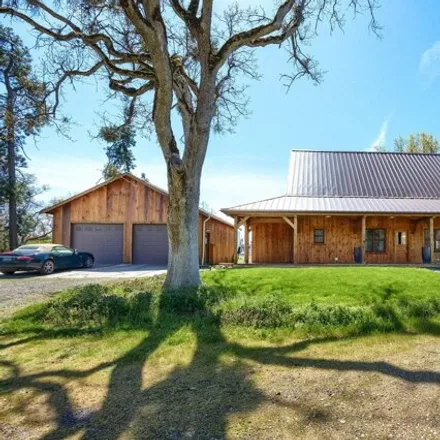 Buy this 3 bed house on 688 Worthington Rd in Eagle Point, Oregon
