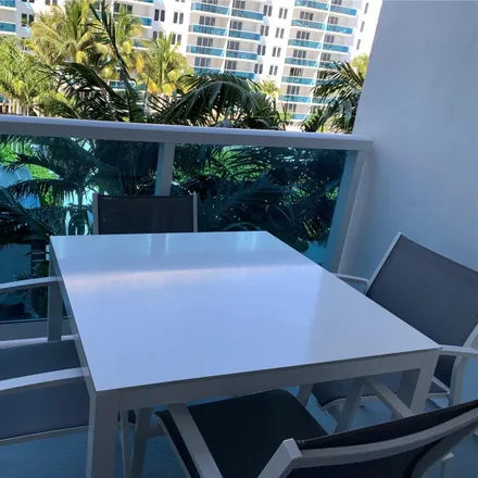 Image 1 - 2301 Collins Avenue - Condo for rent