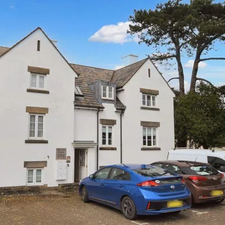 Rent this 2 bed apartment on West Hill Court in 14-25 Kilkenny Place, North Weston