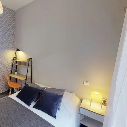Rent this 5 bed room on 14 bis Rue de Wazemmes in 59024 Lille, France