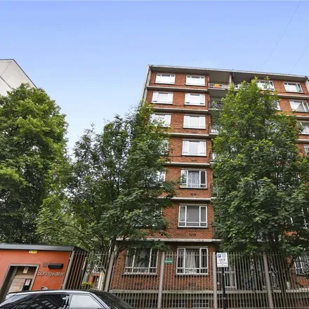 Rent this 3 bed apartment on Springwater in New North Street, London