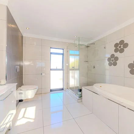 Rent this 4 bed apartment on Loudoun Road in Benmore Gardens, Sandton