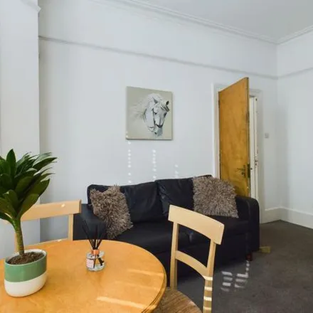 Rent this 6 bed townhouse on 42 Queen's Park Road in Brighton, BN2 0GL