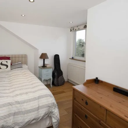 Rent this 4 bed apartment on Cavendish Place in Crescent Lane, London
