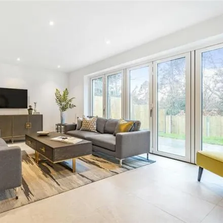 Image 2 - Rivermount Gardens, Guildford, GU2 4DN, United Kingdom - Townhouse for sale