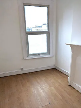 Image 7 - Glenburnie Road, London, SW17 7PW, United Kingdom - House for rent