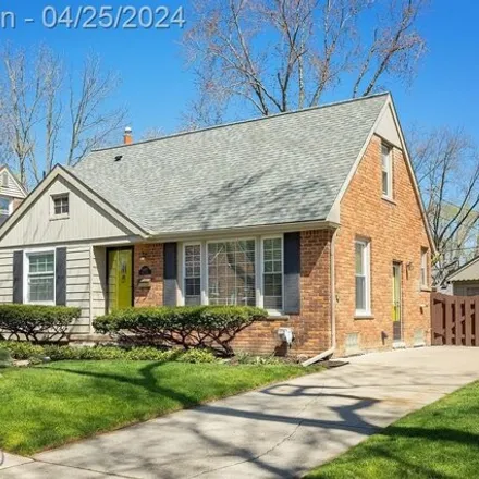 Buy this 3 bed house on 4422 Groveland Avenue in Royal Oak, MI 48073