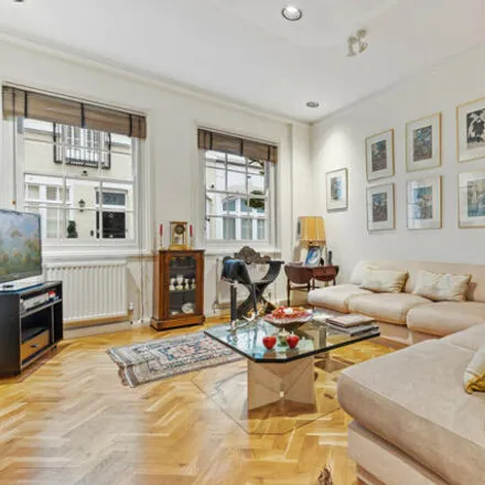 Image 4 - 5 Ennismore Gardens Mews, London, SW7 1HY, United Kingdom - Townhouse for sale
