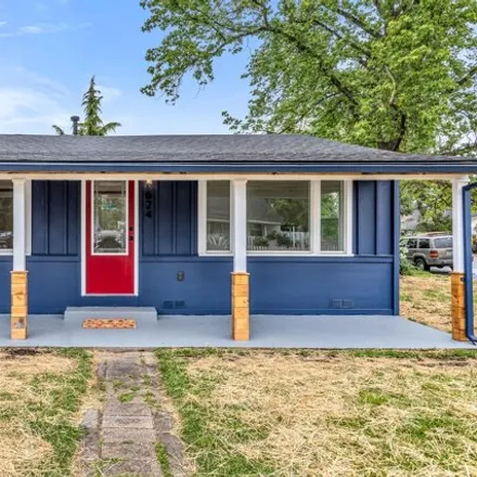 Buy this 3 bed house on 624 Benson Street in Medford, OR 97501