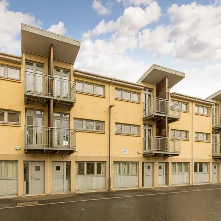 Rent this 4 bed apartment on 160 Slateford Road in City of Edinburgh, EH14 1LR