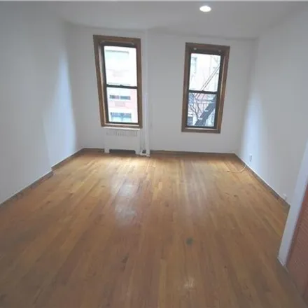 Image 2 - 259 West 19th Street, New York, NY 10011, USA - House for rent