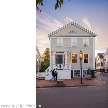 Image 3 - 34 Centre Street, Mikas Pond, Nantucket, MA 02554, USA - House for sale