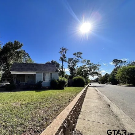 Image 3 - 1110 Shaw Street, Tyler, TX 75701, USA - House for sale