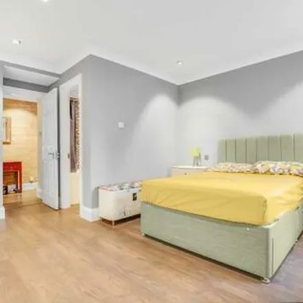 Rent this 2 bed apartment on Huntsmore House in 35 Pembroke Road, London