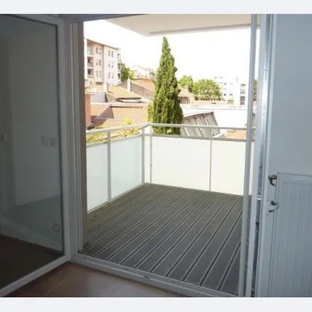 Rent this 3 bed apartment on 22 Rue Pélisson in 69100 Villeurbanne, France