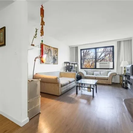 Image 3 - 139-15 28th Road, New York, NY 11354, USA - Apartment for sale