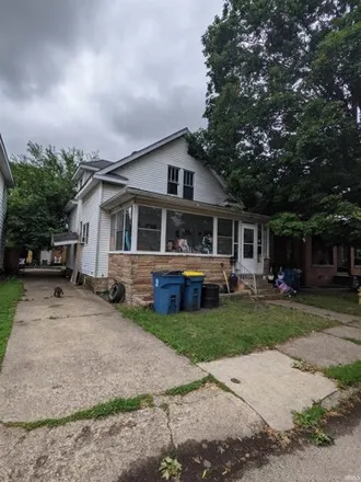 Buy this 3 bed house on 221 E 8th St in Mishawaka, Indiana