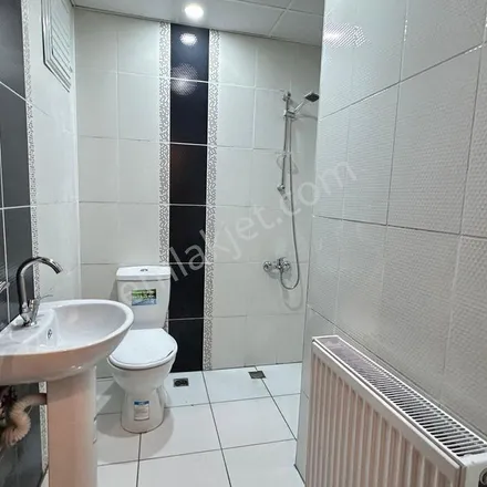 Rent this 3 bed apartment on Latif Başkal Sağlığı Merkezi in Kavaklık Caddesi, 38150 Melikgazi