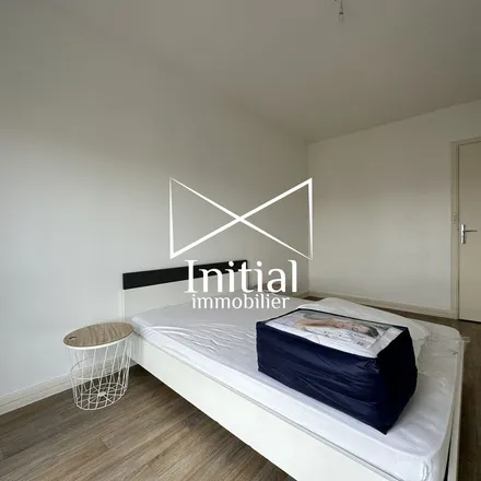 Rent this 2 bed apartment on Bibliothèque in Square Lucien Leclaire, 10120 Saint-André-les-Vergers