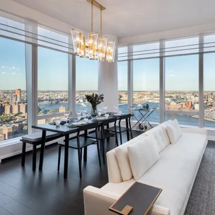 Image 3 - One Manhattan Square, 225 Cherry Street, New York, NY 10002, USA - Condo for sale