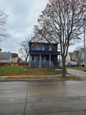 Buy this studio house on 2455 in 2457 West Chambers Street, Milwaukee