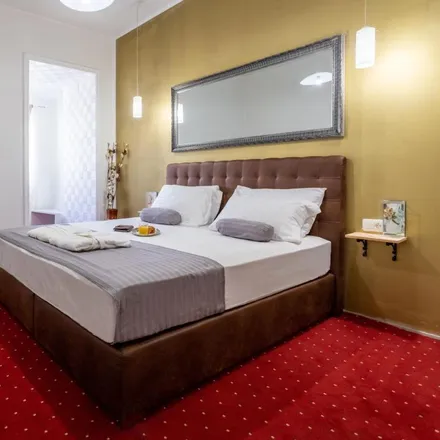 Rent this 1 bed room on Zagrebačka banka in Hrvojeva, 21102 Split