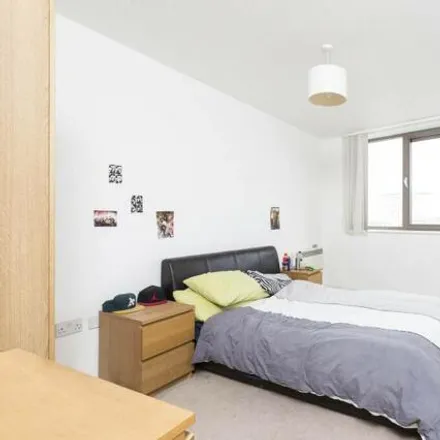 Image 3 - Watney Market, St. George in the East, London, E1 2PR, United Kingdom - Apartment for rent