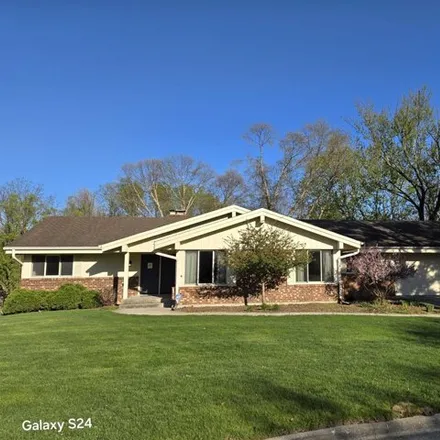 Buy this 5 bed house on 5799 Wedgewood Court in Rockford, IL 61107