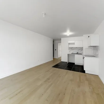 Rent this 3 bed apartment on boreales in Rue Médéric, 92110 Clichy