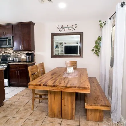 Image 3 - 8149 Hesperia Avenue, Los Angeles, CA 91335, USA - House for sale