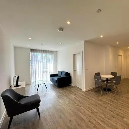 Rent this 2 bed apartment on Aspen House in 300 King's Road, Reading