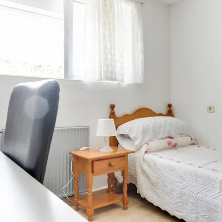Rent this 5 bed room on Madrid in Calle Tajo, 28670 Villaviciosa de Odón