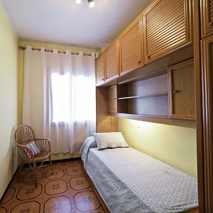 Rent this 1 bed room on Carrer de Puig i Xoriguer in 18, 08004 Barcelona