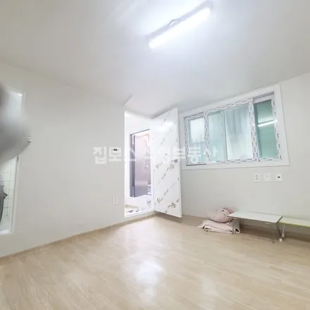 Rent this studio apartment on 서울특별시 성동구 송정동 73-823