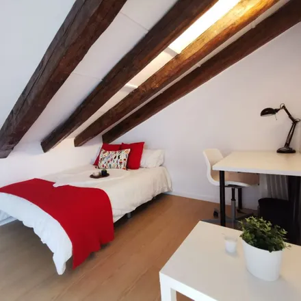 Rent this 15 bed room on Calle Preciados in 42, 28013 Madrid