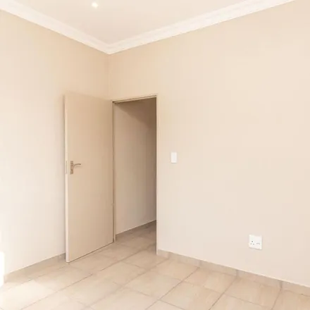 Image 3 - Great Lengths Hair Extensions, Surrey Avenue, Robin Acres, Randburg, 2194, South Africa - Apartment for rent