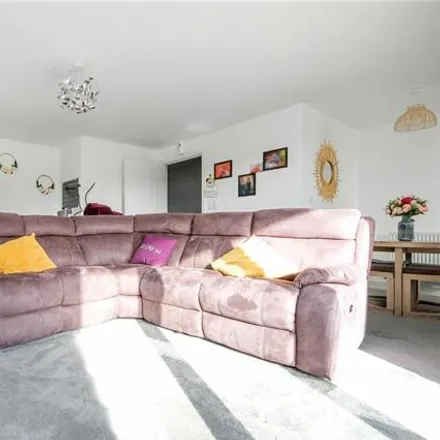 Image 9 - Castle Hill Drive, Swanscombe, DA10 1EL, United Kingdom - Apartment for sale