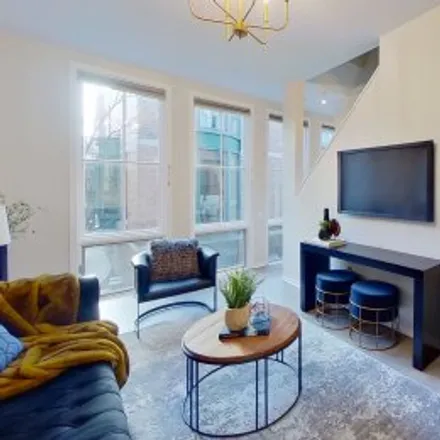 Buy this 2 bed apartment on #c,2707 North Lincoln Avenue in Lincoln Park, Chicago