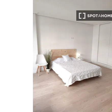 Rent this 5 bed room on Telepizza in Calle del Puente Colgante, 47006 Valladolid