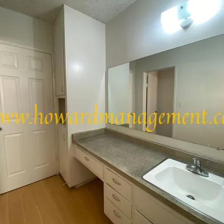 Rent this 1 bed apartment on Vista Ballona in Grand View Boulevard, Los Angeles