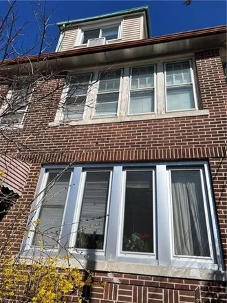 Image 4 - 57-19 64th Street, New York, NY 11378, USA - House for sale