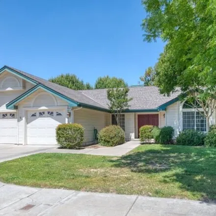Buy this 3 bed house on 557 West Birch Avenue in Clovis, CA 93611