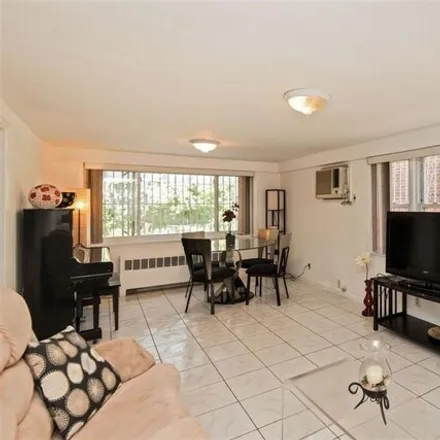 Image 1 - 40 63rd Street, West New York, NJ 07093, USA - House for sale