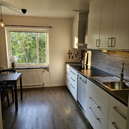 Rent this 2 bed apartment on Nansenplan in 451 43 Uddevalla, Sweden