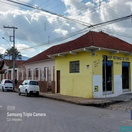 Buy this 3 bed house on Chiquinho Sorvetes in Rua Pedro Moreira da Costa, Centro