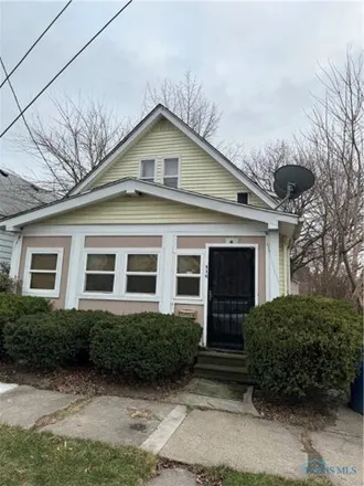 Buy this 2 bed house on 426 East Streicher Street in Toledo, OH 43608