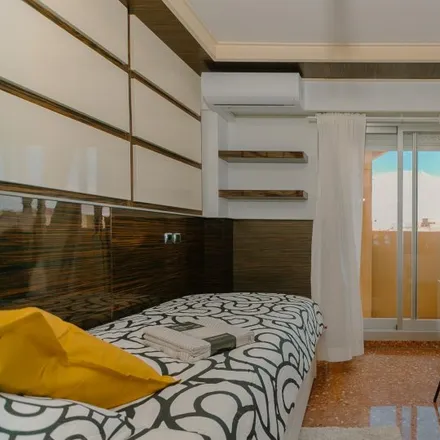 Rent this 6 bed room on Institut d'Educació Secundària Comarcal in Avenida de María Ros, 46100 Burjassot