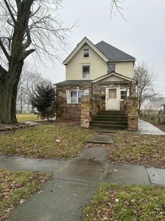 Buy this 4 bed house on 157 North Wildwood Avenue in Kankakee, IL 60901