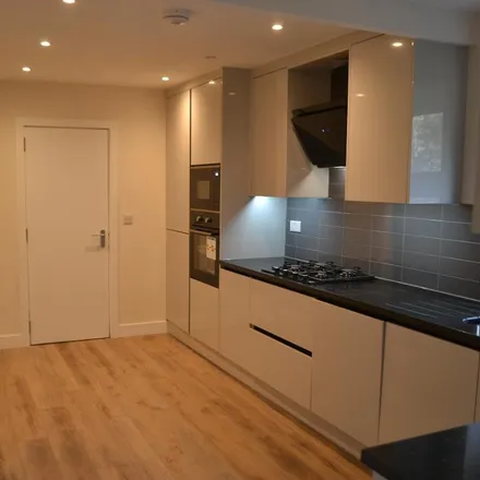 Rent this 5 bed townhouse on 103 Edridge Road in London, CR0 1EJ