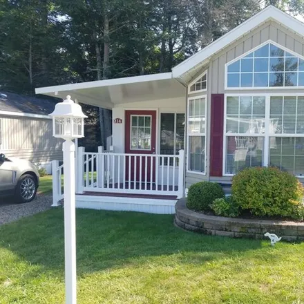 Buy this studio apartment on 430 Post Road in Wells, ME 04090